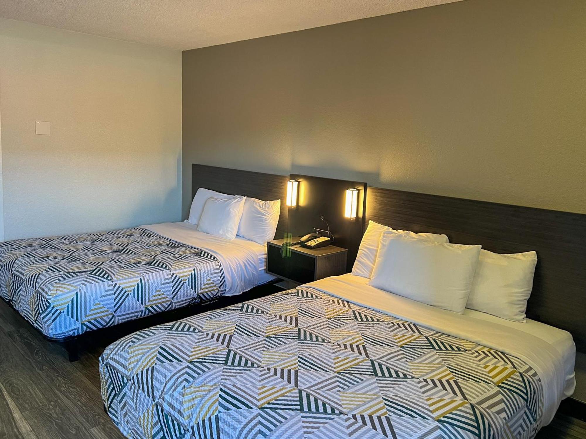 Hotel 6 Or Southeast Portland
