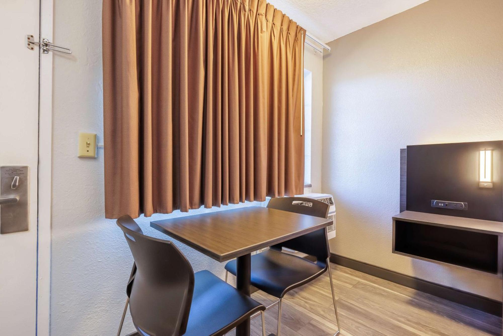 Hotel 6 Or Southeast