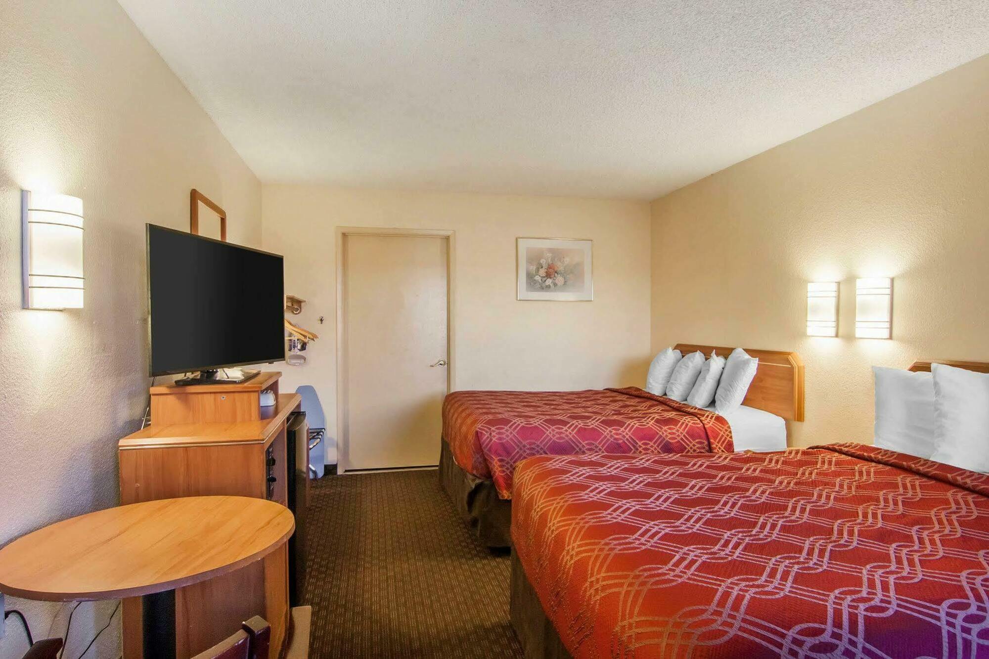 Hotel 6 Or Southeast